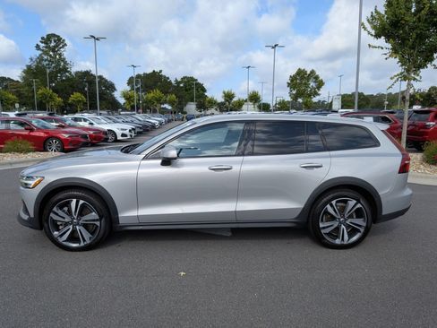 Used 2025 Volvo V60 B5 Cross Country Plus AWD/4WD image 6