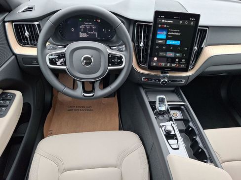 New 2026 Volvo XC60 B5 Core w/ Climate Package AWD/4WD image 8
