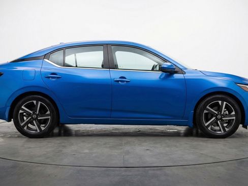Used 2025 Nissan Sentra SV image 11