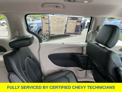 Used 2023 Chrysler Pacifica Touring-L FWD image 35