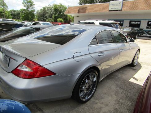 Used 2008 Mercedes-Benz CLS 550 image 4
