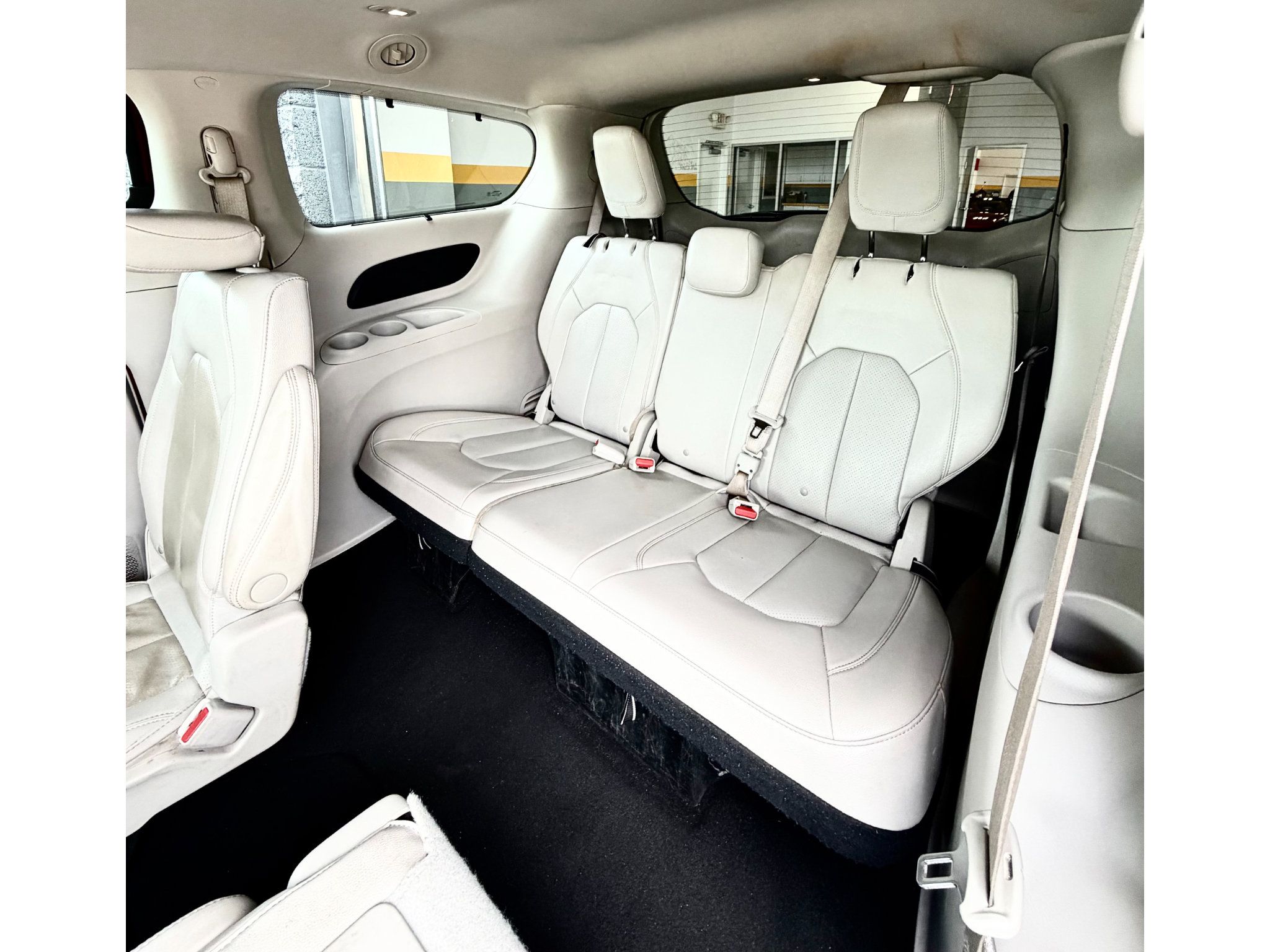 Used 2021 Chrysler Pacifica Touring-L FWD image 19