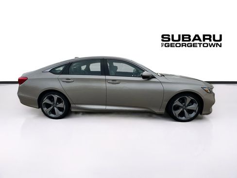 Used 2018 Honda Accord Touring image 8