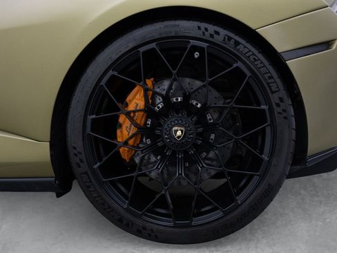Used 2022 Lamborghini Huracan STO RWD image 47