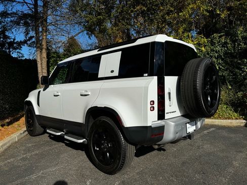 Used 2023 Land Rover Defender 110 S image 5