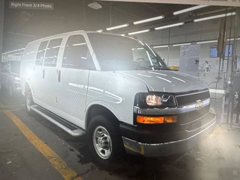 Used 2025 Chevrolet Express 2500 w/ Driver Convenience Package RWD image 5