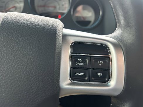 Used 2011 Dodge Challenger R/T image 17