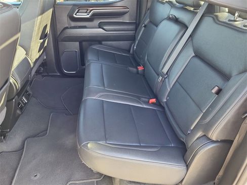 Certified 2024 GMC Sierra 1500 SLT image 8