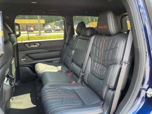 New 2025 Nissan Armada PRO-4X AWD/4WD image 18