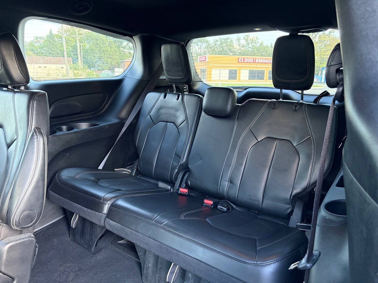 Used 2025 Chrysler Pacifica Select FWD image 16