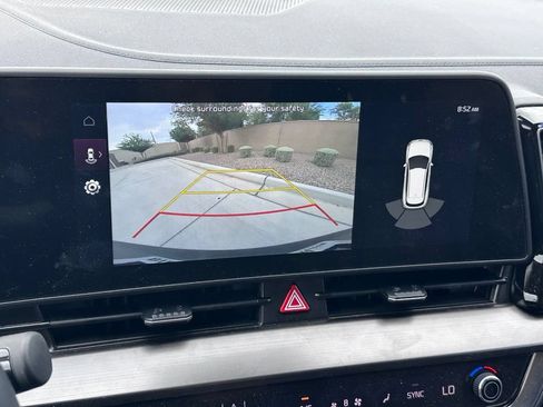 Used 2025 Kia Sportage EX FWD image 16