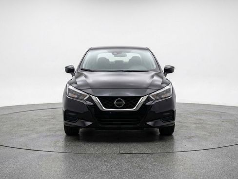 Used 2025 Nissan Versa SV image 2