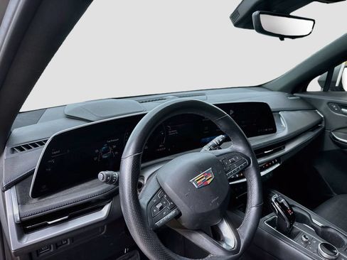 Used 2025 Cadillac XT4 Sport w/ LPO, Onyx Lite Package FWD image 11
