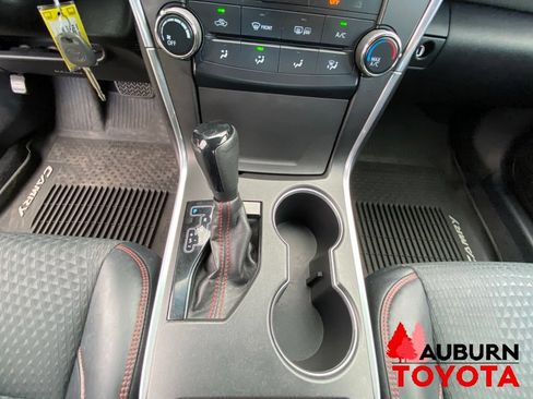 Used 2015 Toyota Camry SE FWD image 38