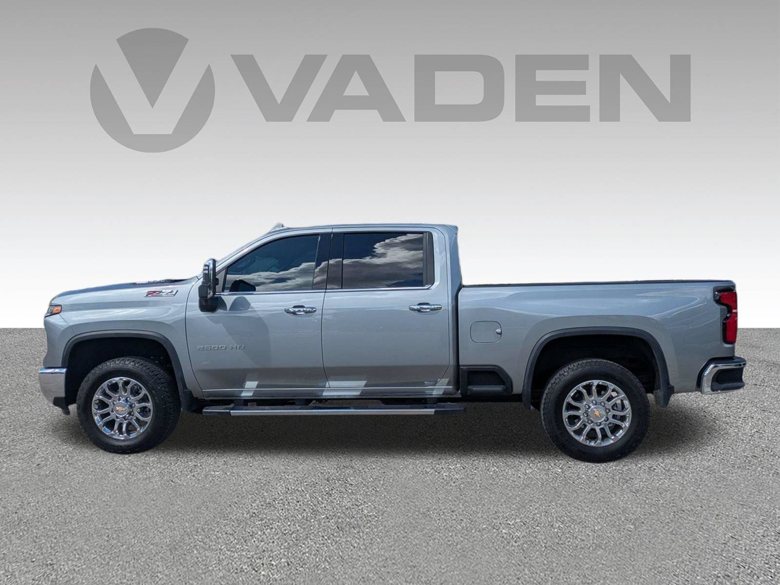 Used 2025 Chevrolet Silverado 2500 LTZ w/ LTZ Convenience Package AWD/4WD image 27