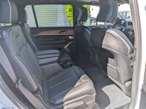 Used 2023 Jeep Grand Cherokee L Summit AWD/4WD image 32