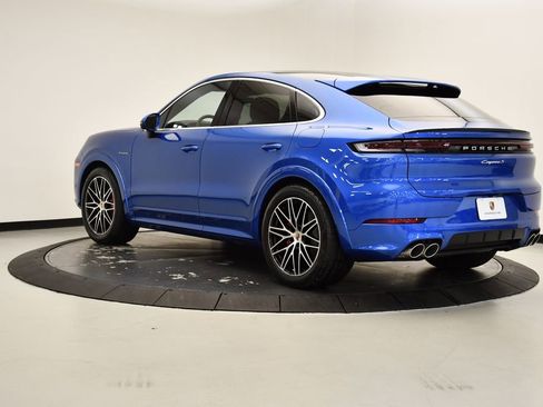 Certified 2025 Porsche Cayenne S image 3