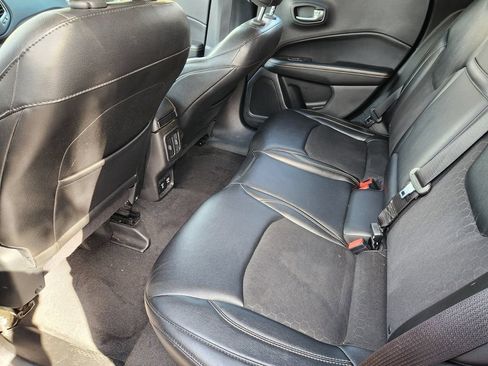 Used 2018 Jeep Compass Latitude w/ Popular Equipment Group FWD image 28