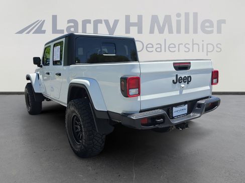 Used 2024 Jeep Gladiator Sport AWD/4WD image 3