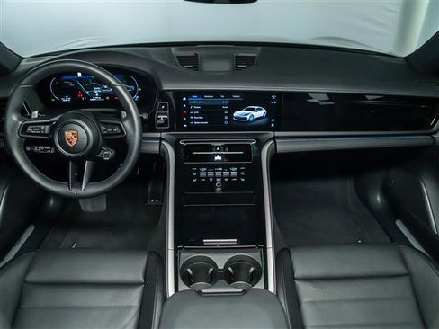 Certified 2025 Porsche Panamera image 18
