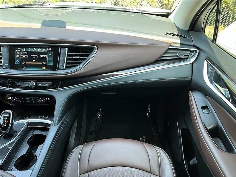 Used 2019 Buick Enclave Avenir w/ Avenir Technology Package FWD image 19