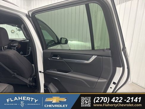 Used 2025 GMC Acadia Elevation image 15