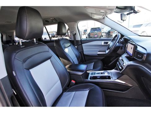 Certified 2022 Ford Explorer XLT w/ Equipment Group 202A image 28