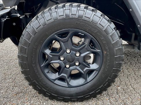 Used 2023 Jeep Wrangler Willys image 9