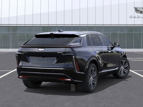 New 2026 Cadillac Lyriq Luxury AWD/4WD image 4