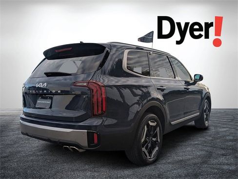 Certified 2025 Kia Telluride S image 3