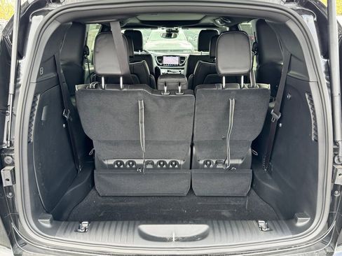 New 2026 Chrysler Pacifica Limited image 14