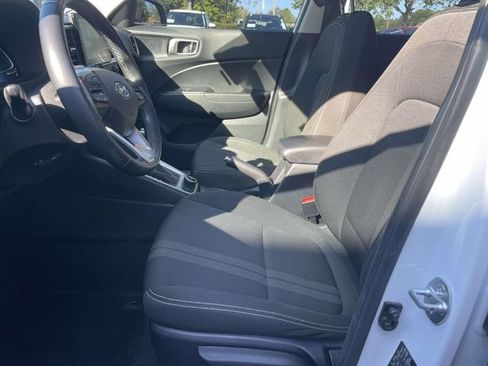 Used 2024 Hyundai Venue SEL FWD image 15
