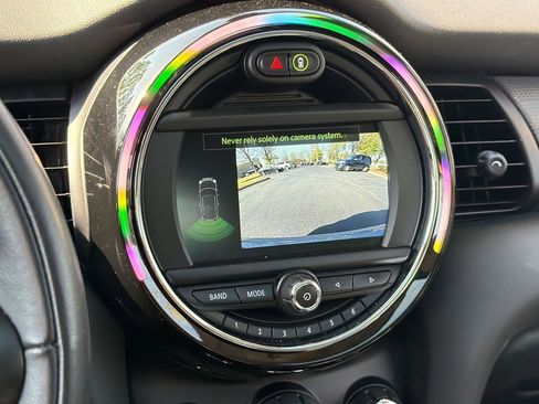 Used 2020 MINI Cooper 2-Door Hardtop w/ Premium Package image 21