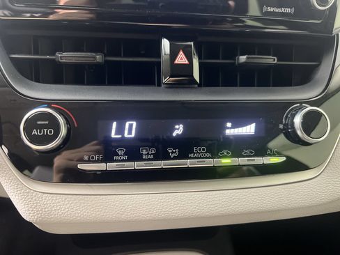 Used 2022 Toyota Corolla LE w/ LE Convenience Package FWD image 30