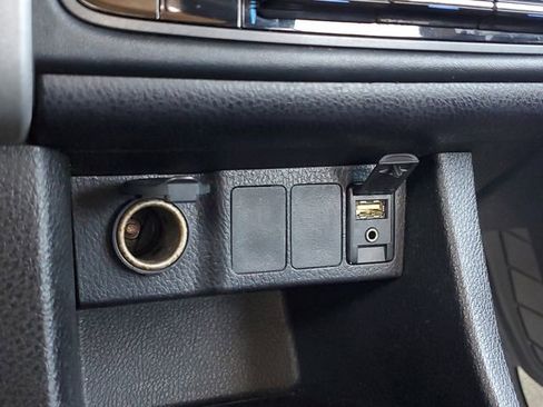 Used 2019 Toyota Corolla LE image 28