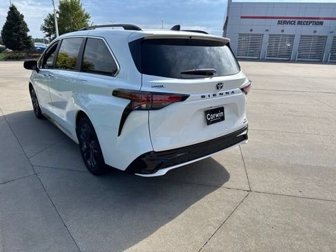 Used 2021 Toyota Sienna XSE FWD image 6
