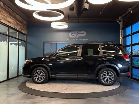 Used 2019 Subaru Forester Premium AWD/4WD image 6