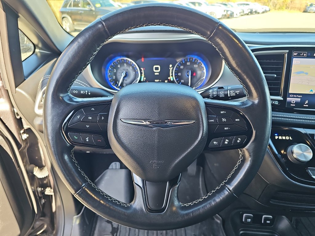 Used 2021 Chrysler Pacifica Touring-L w/ Premium & Safety Sphere Group FWD image 17