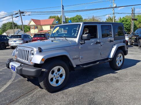Used 2013 Jeep Wrangler Unlimited Sahara w/ Connectivity Group AWD/4WD image 3