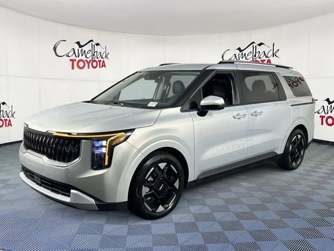 Used 2025 Kia Carnival EX image 2