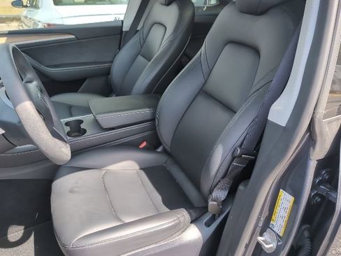 Used 2023 Tesla Model Y Long Range AWD/4WD image 9
