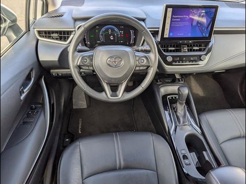 Used 2025 Toyota Corolla XLE image 8