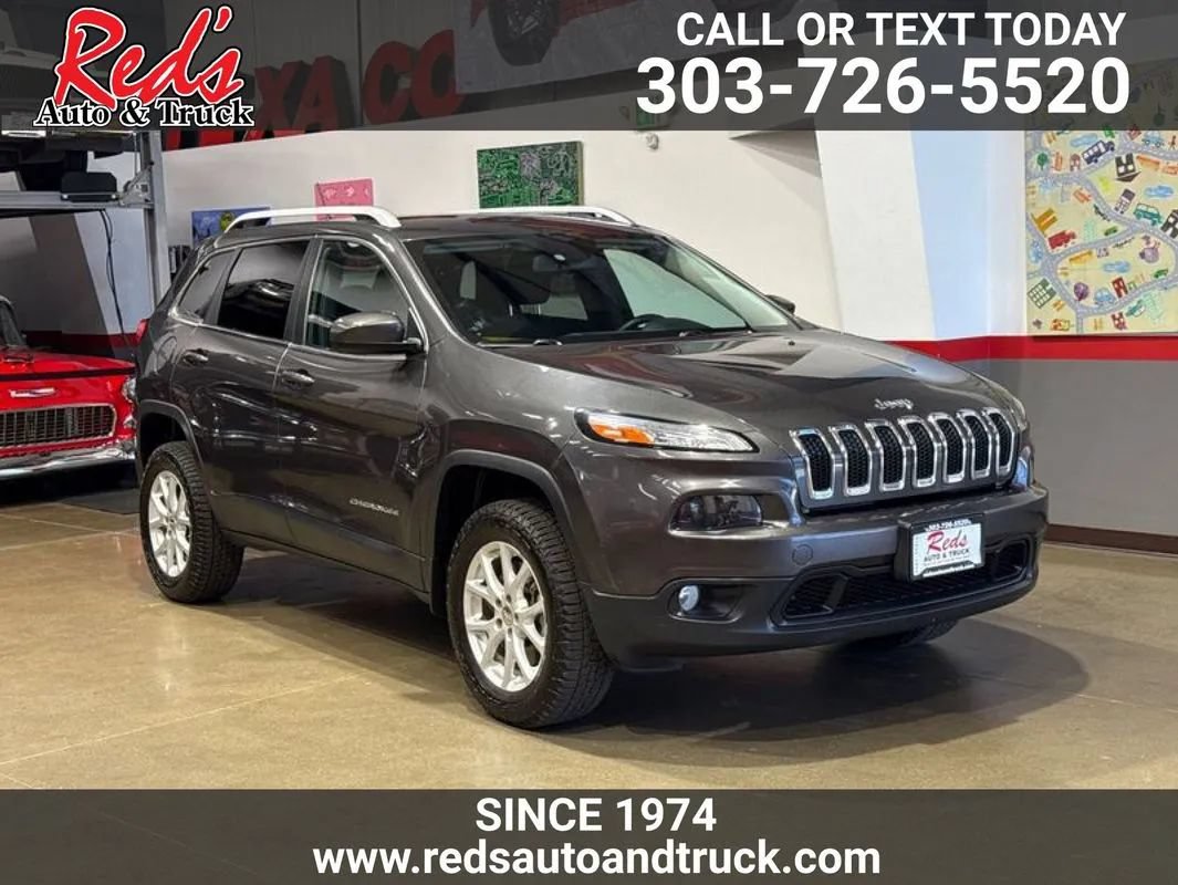 Used 2015 Jeep Cherokee Latitude w/ Cold Weather Group AWD/4WD image 1