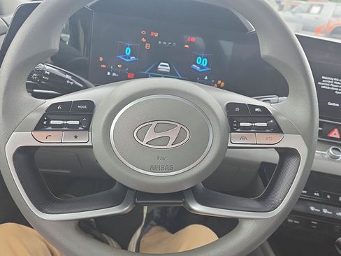 Used 2024 Hyundai Elantra SEL FWD image 21
