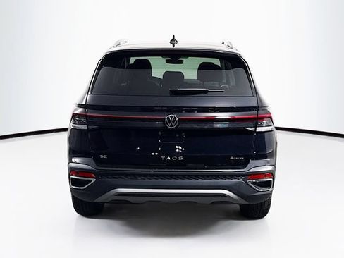 Used 2025 Volkswagen Taos SE AWD/4WD image 7