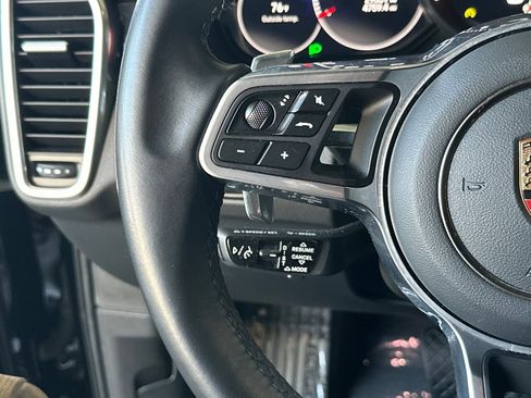 Used 2023 Porsche Cayenne AWD/4WD image 30