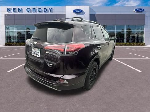 Used 2018 Toyota RAV4 XLE AWD/4WD image 7