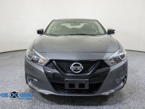 Used 2018 Nissan Maxima SR w/ Midnight Edition FWD image 3