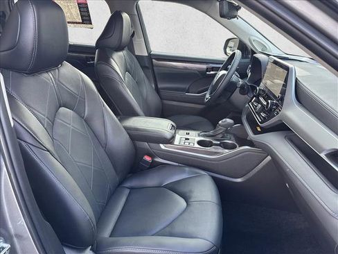 Used 2025 Toyota Highlander Platinum AWD/4WD image 27