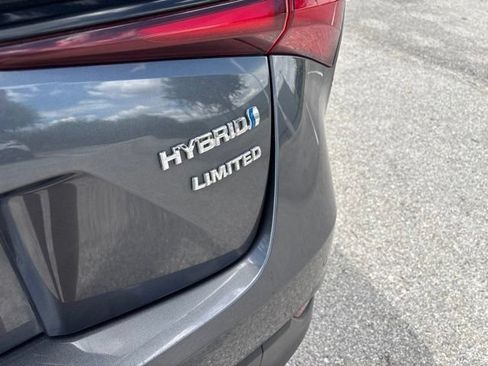 Used 2019 Toyota Prius Limited FWD image 14
